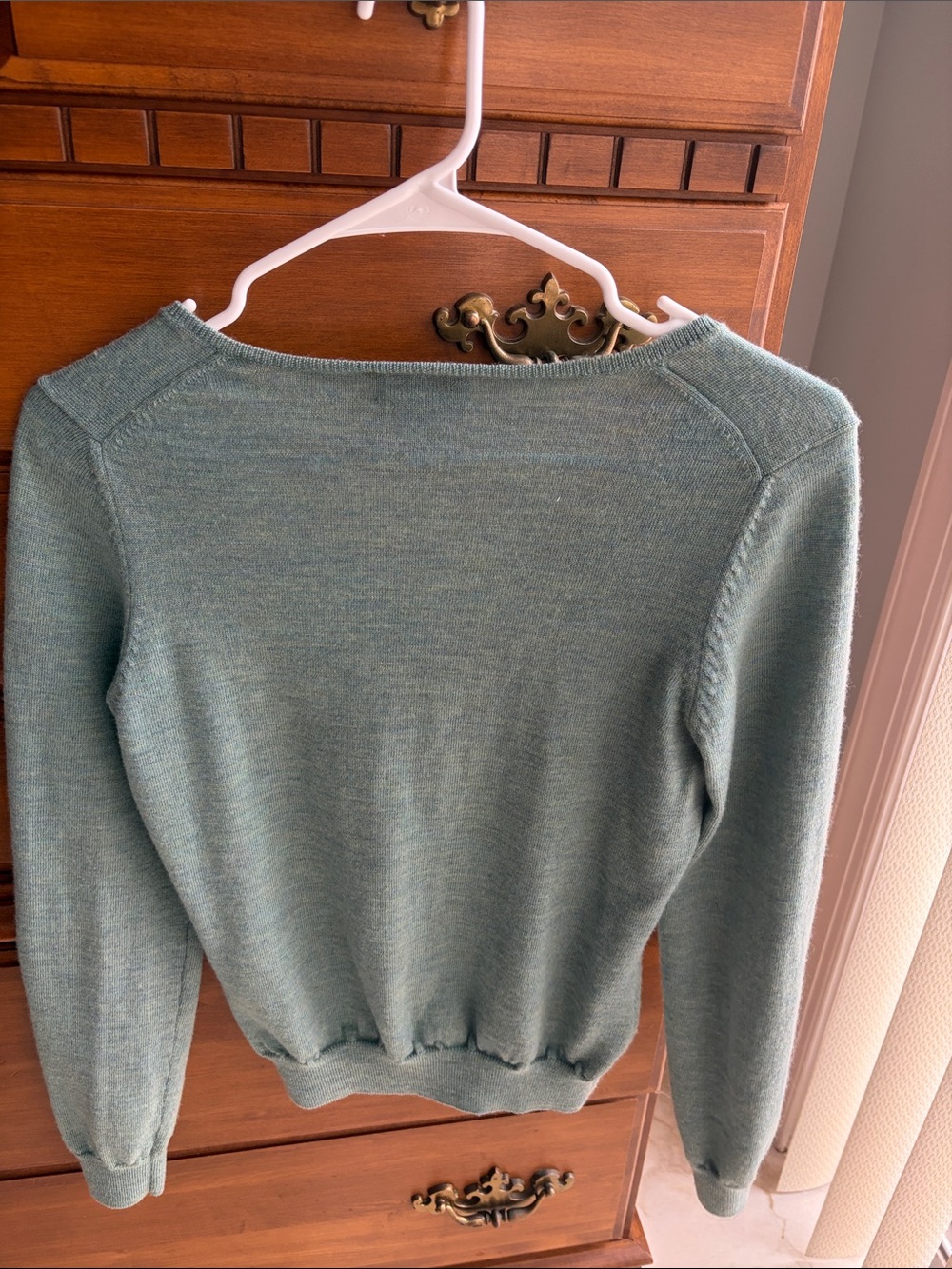 Brooks Brothers 100% Merino Wool V-Neck Sweater in Sage Green Heather - Picture 3 of 4